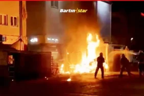 Şehrin göbeğinde trafo patladı yangın çıktı