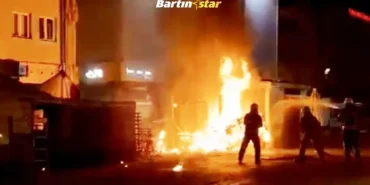 Şehrin göbeğinde trafo patladı yangın çıktı