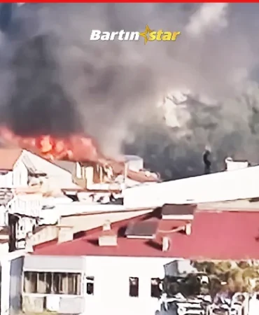 Amasra’da 5 katlı binanın çatısında yangın