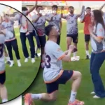 Sahanın ortasında sürpriz evlenme teklifi