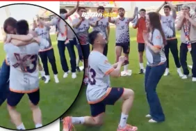 Sahanın ortasında sürpriz evlenme teklifi