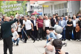 Zafer köyüne binler akın etti, trafik kilitlendi