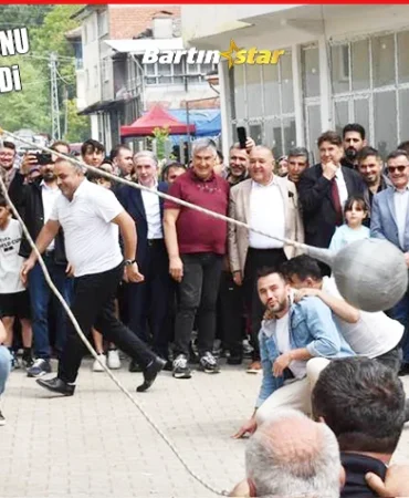 Zafer köyüne binler akın etti, trafik kilitlendi