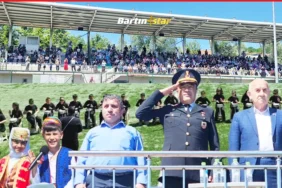 Kozcağız’da yıl sonu şenliğine damga vuran darbuka şov