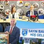 Recai Başkan, ilk kez bir bakanı pankartla karşıladı