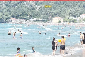 bartında Deniz coştu, İnkumu’nda 10 kişi boğulma tehlikesi geçirdi