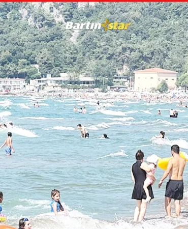 bartında Deniz coştu, İnkumu’nda 10 kişi boğulma tehlikesi geçirdi