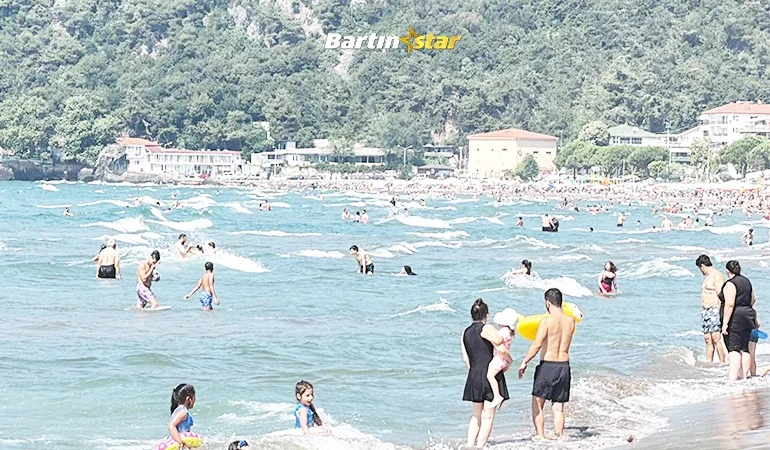 bartında Deniz coştu, İnkumu’nda 10 kişi boğulma tehlikesi geçirdi