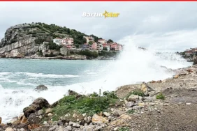 Bartın'da kuvvetli rüzgar Dalga boyu 2 metreye ulaştı1