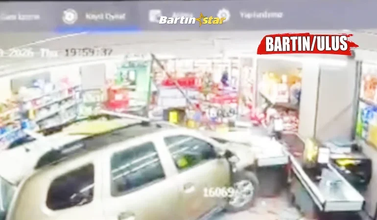 Fren yerine gaza basınca otomobil markete girdi